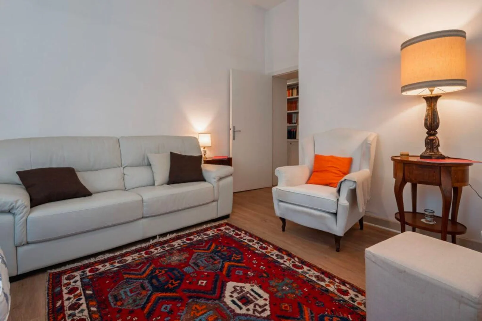 Quarto para alugar em apartamento de estudantes em , totalmente mobilado