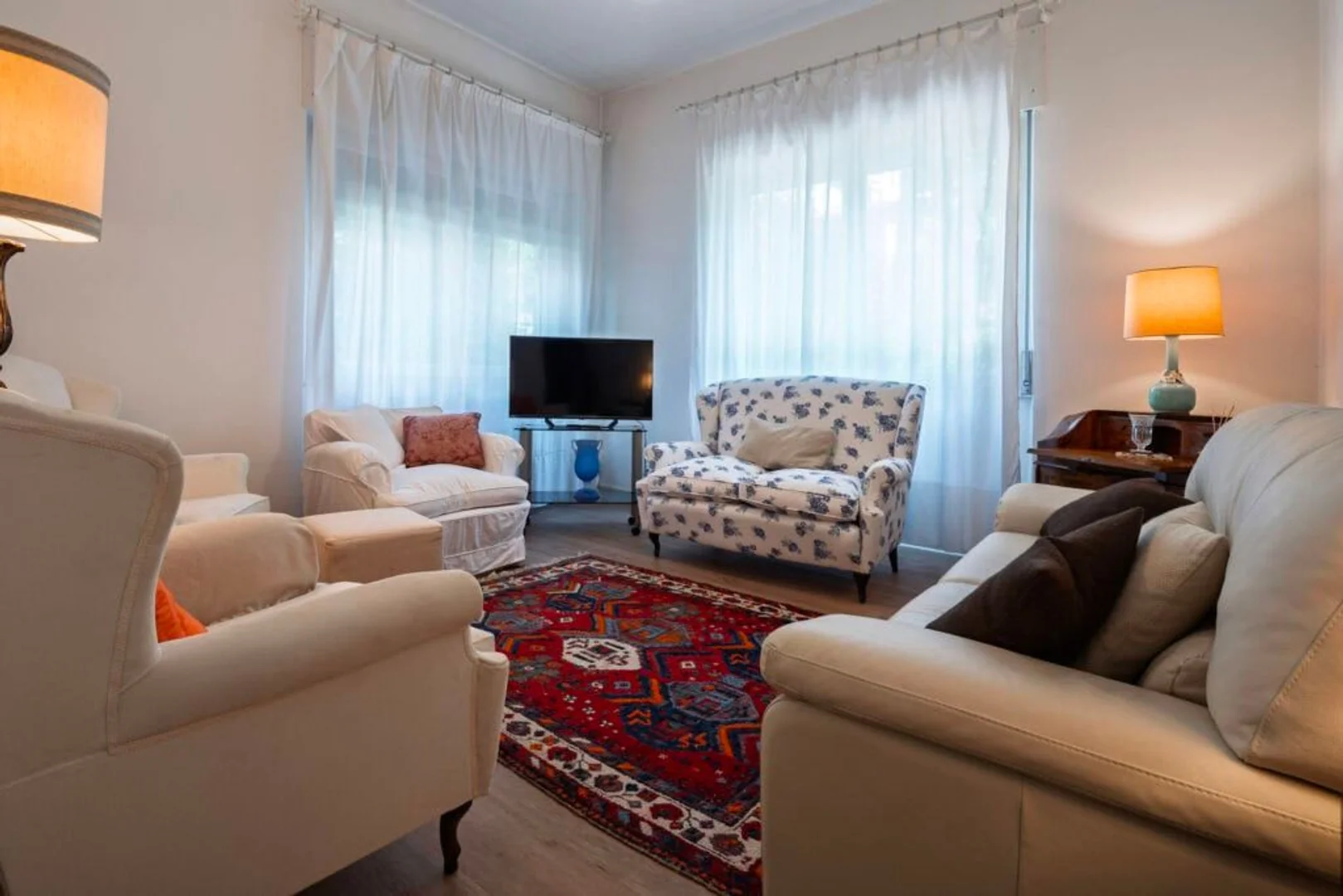 Quarto amigo do estudante em com comodidades modernas