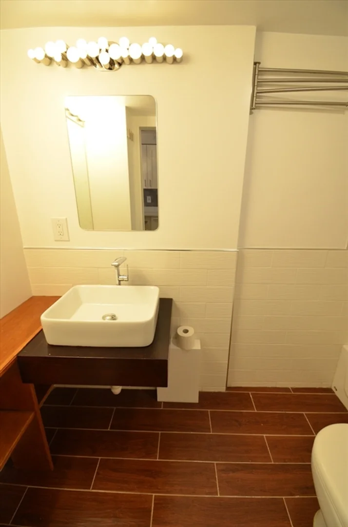 Apartamento estúdio acessível com características essenciais em 