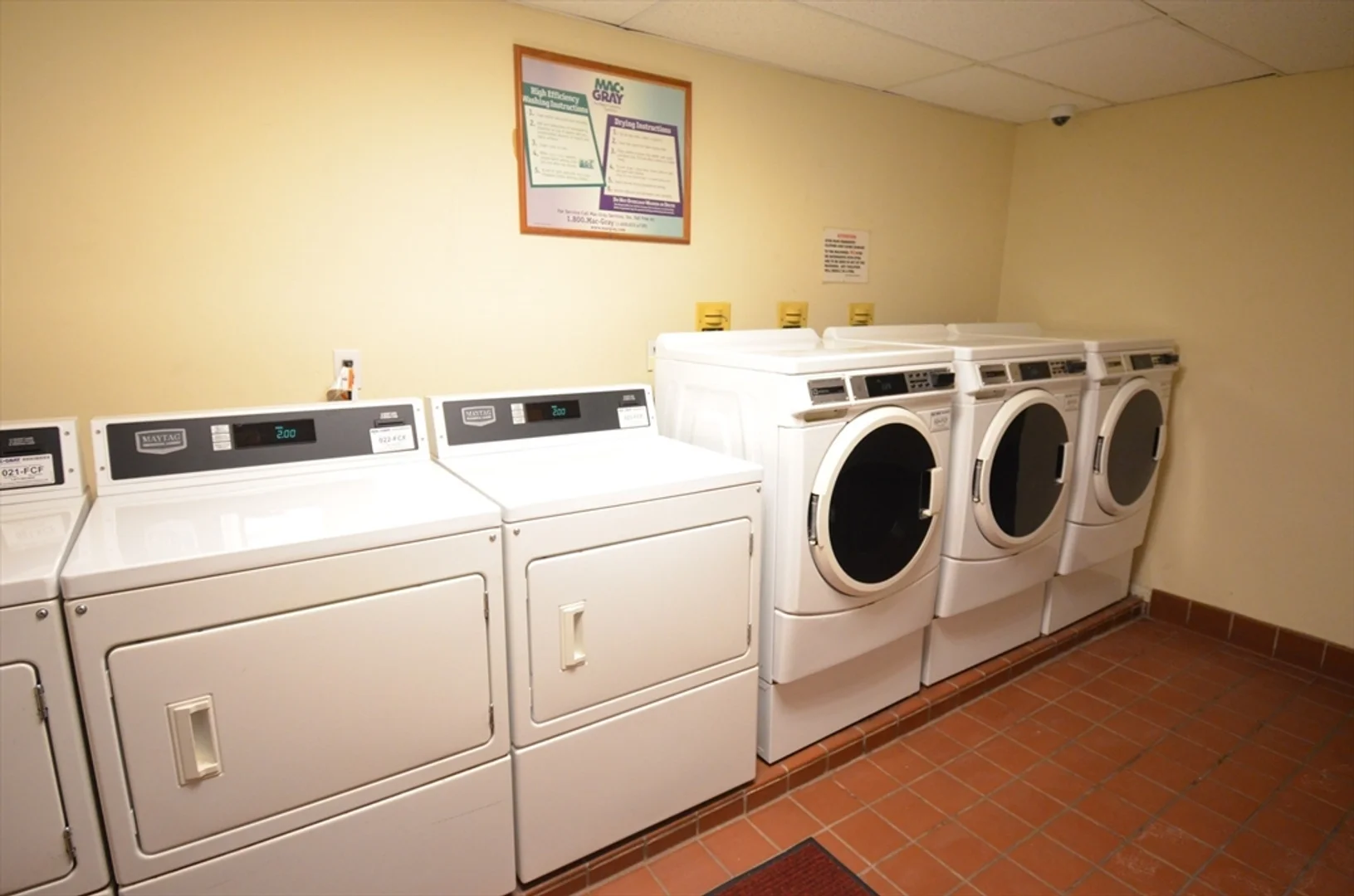 Apartamento estúdio acessível com características essenciais em 