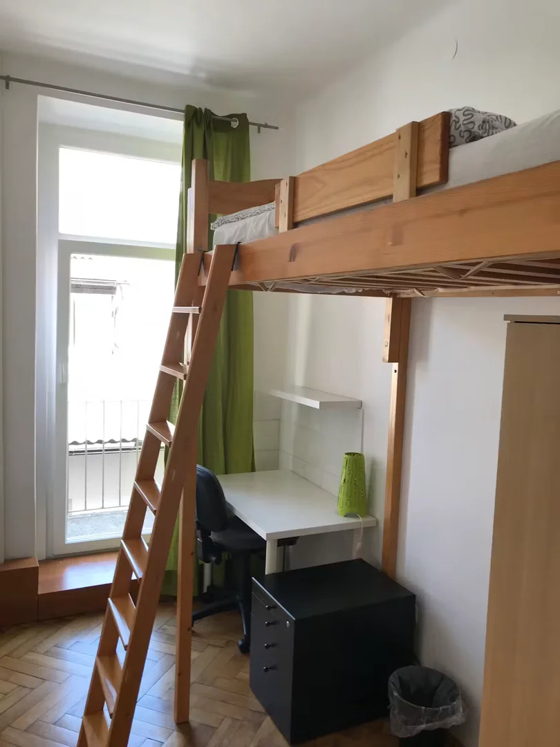 Öğrenciler için rahat oda  bölgesinde mevcut