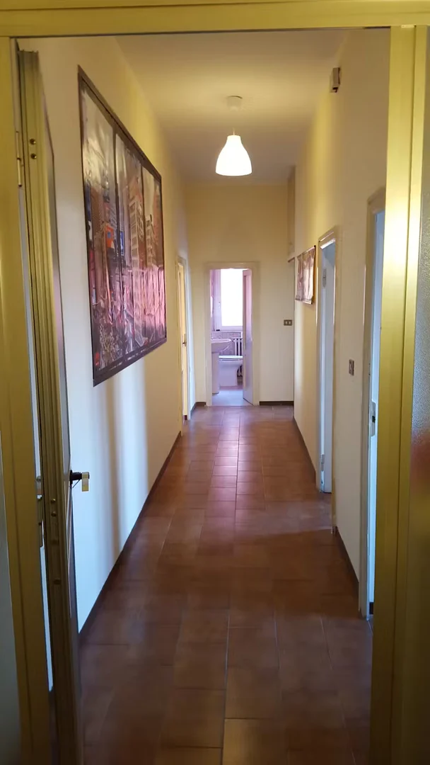 Stanza funzionale per studenti perfetta per studiare a 