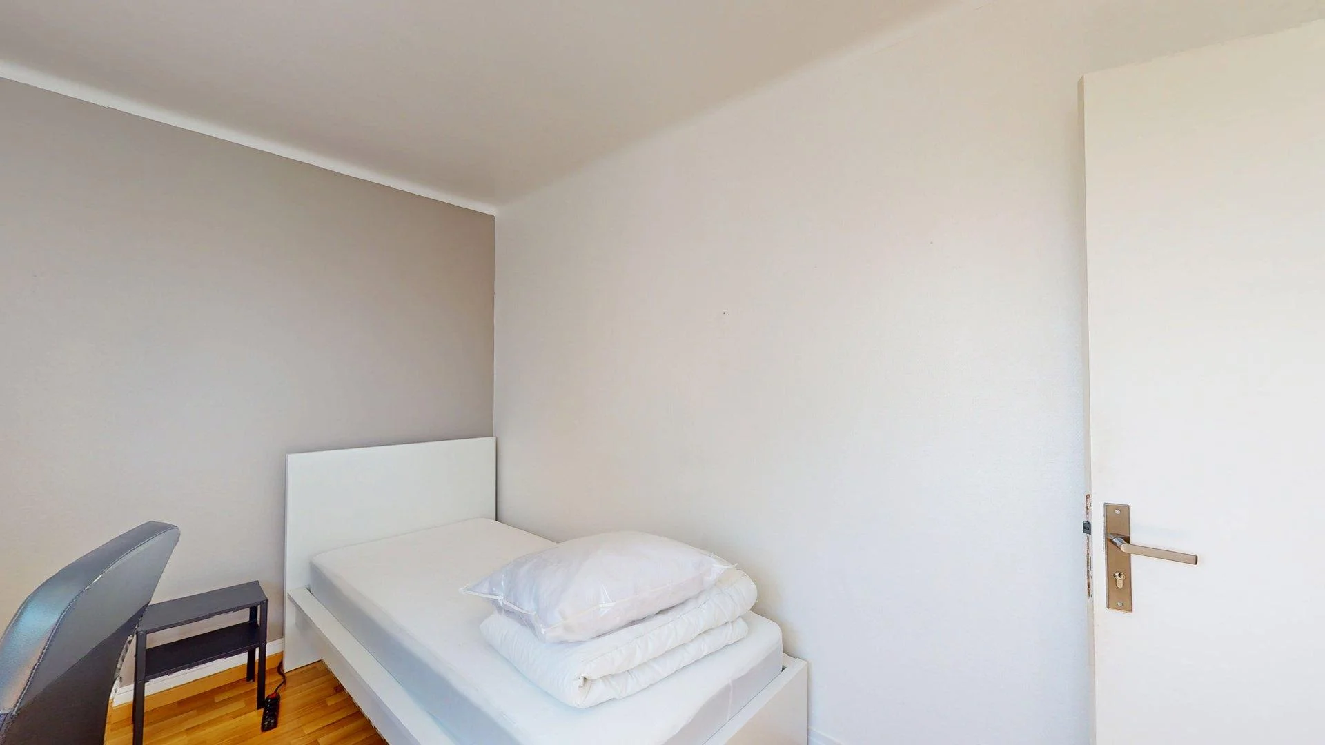 Habitación acogedora para estudiantes disponible en