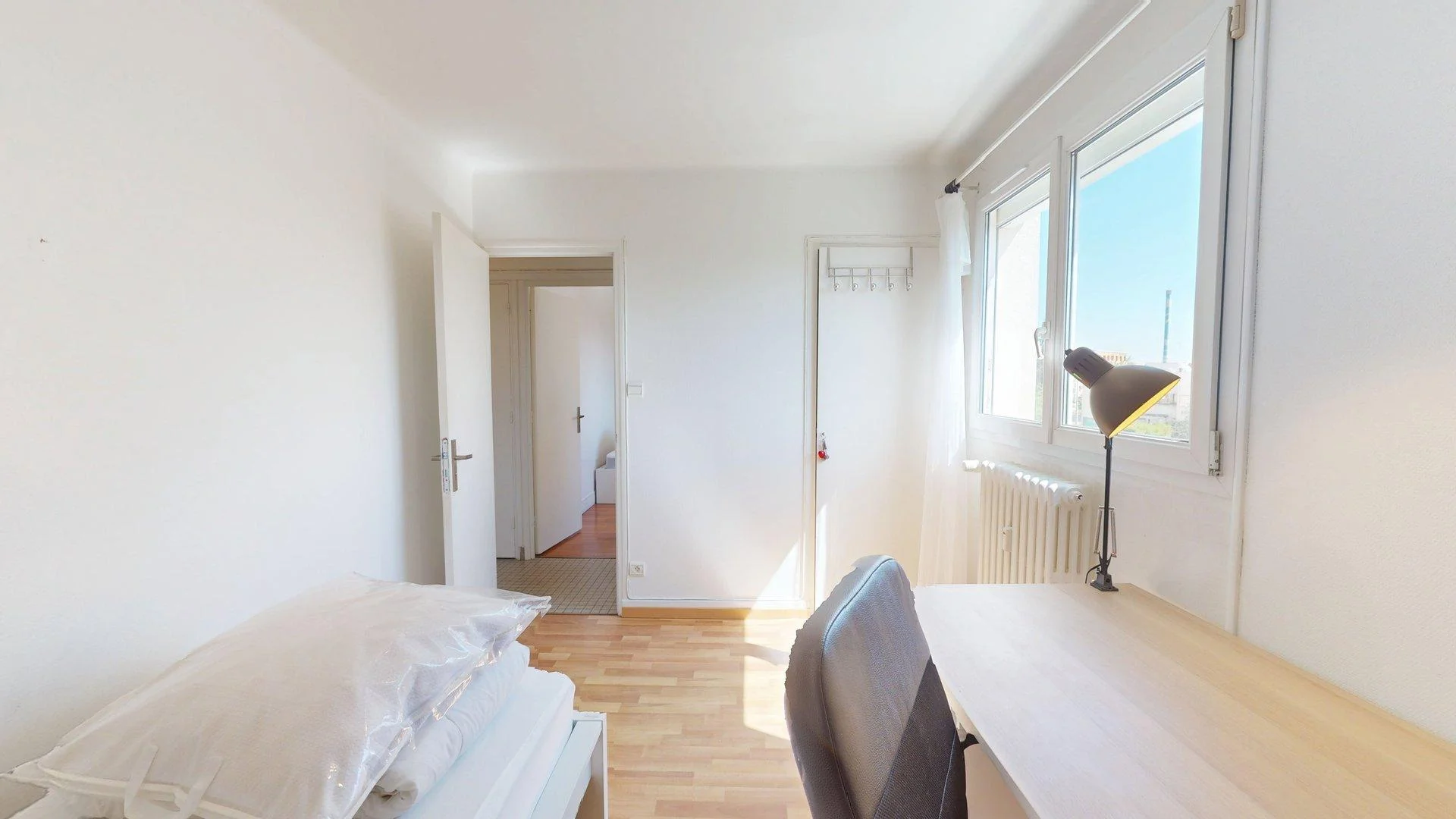 Habitación acogedora para estudiantes disponible en