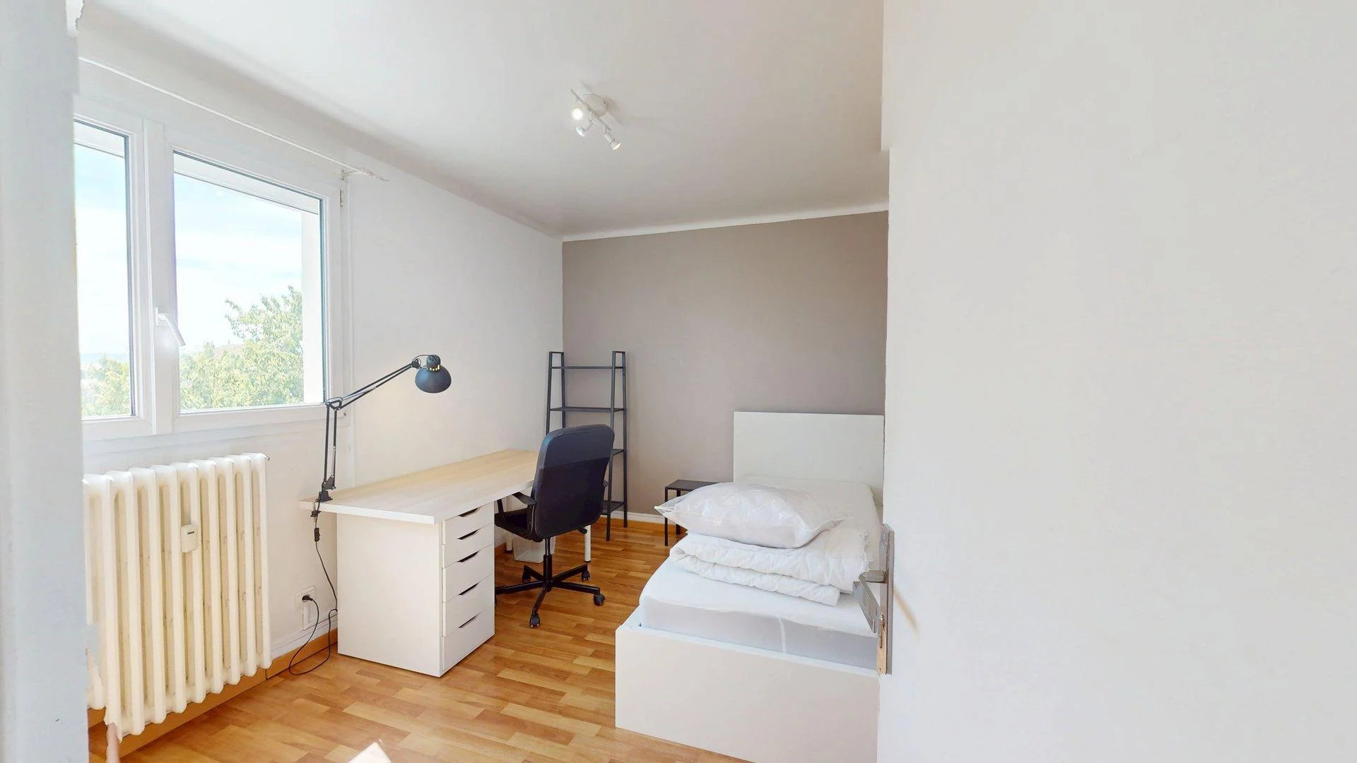 Habitación acogedora para estudiantes disponible en
