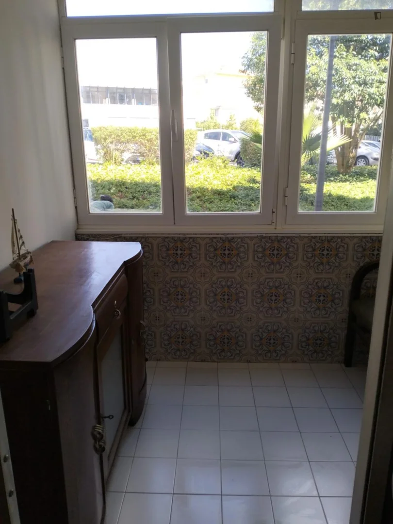 Quarto para alugar em apartamento de estudantes em , totalmente mobilado