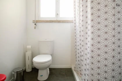 Chambre privée à Rua de Arroios, image 12 de 16
