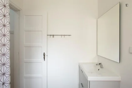 Chambre privée à Rua de Arroios, image 13 de 16