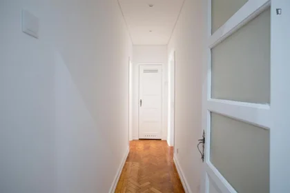 Chambre privée à Rua de Arroios, image 14 de 16