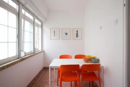 Chambre privée à Rua de Arroios, image 10 de 16