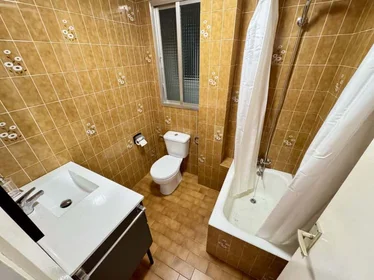 Stanza privata in De Berriotxoa San Valentin Kalea, 9, Uribarri, 48007 Bilbao, Bizkaia, Spain, immagine 13 di 14