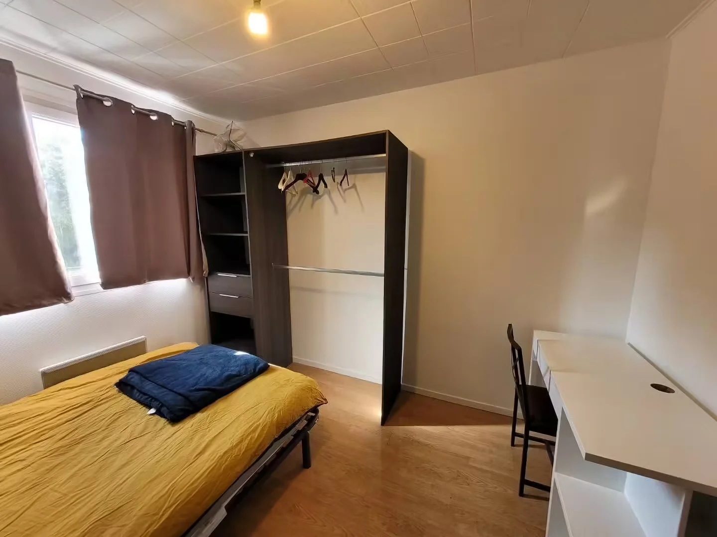 Camera per studenti economica con posizione comoda a 