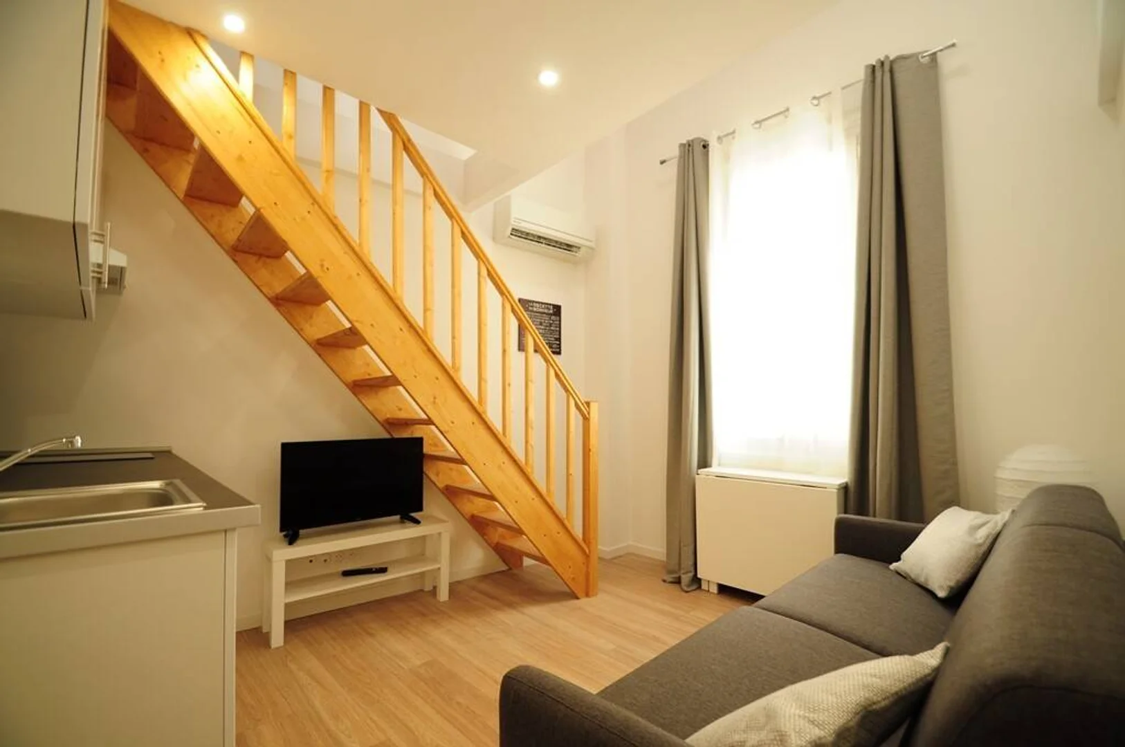 Economical student room with convenient location in 