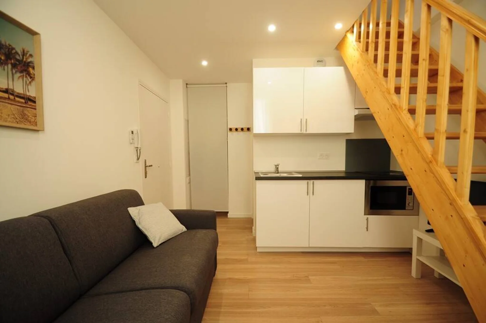 Student-friendly room in  with modern amenities