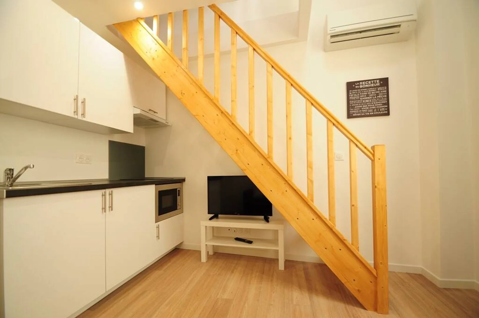 Economical student room with convenient location in 