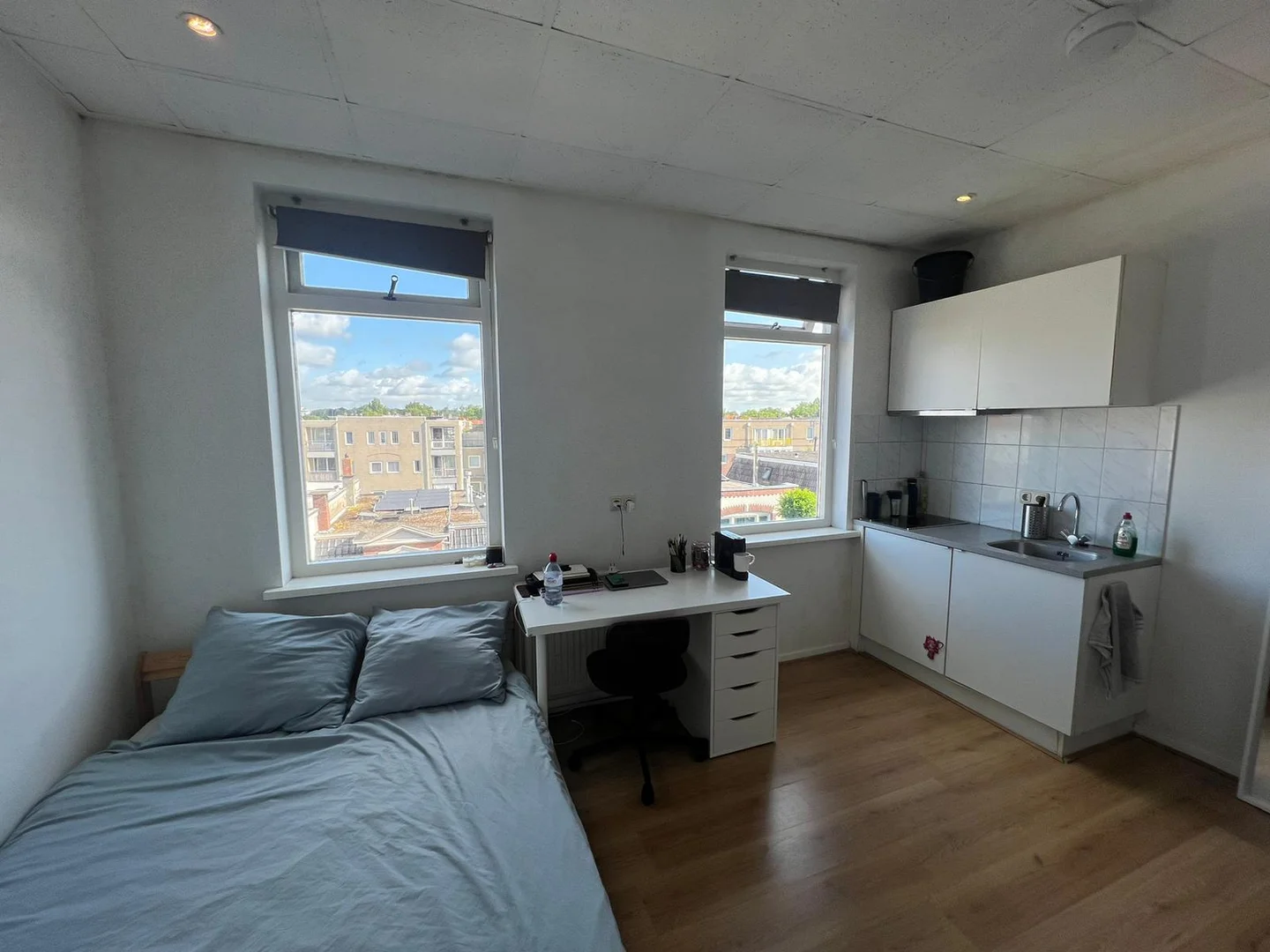 Student-friendly room in  with modern amenities