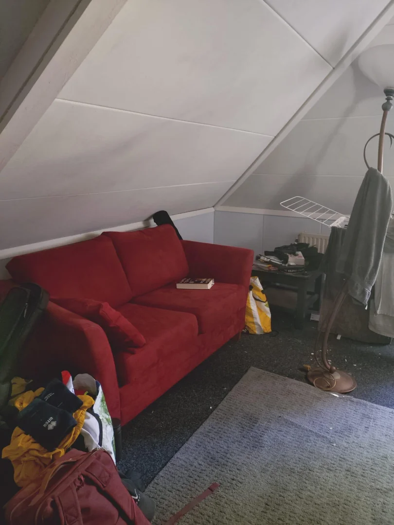 Quarto de estudante económico com localização conveniente em 