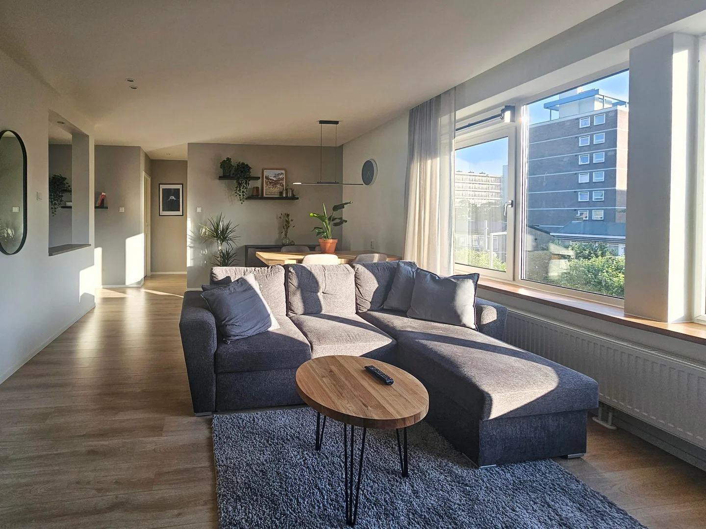 Habitación estudiantil luminosa y aireada con fácil acceso a la universidad en 
