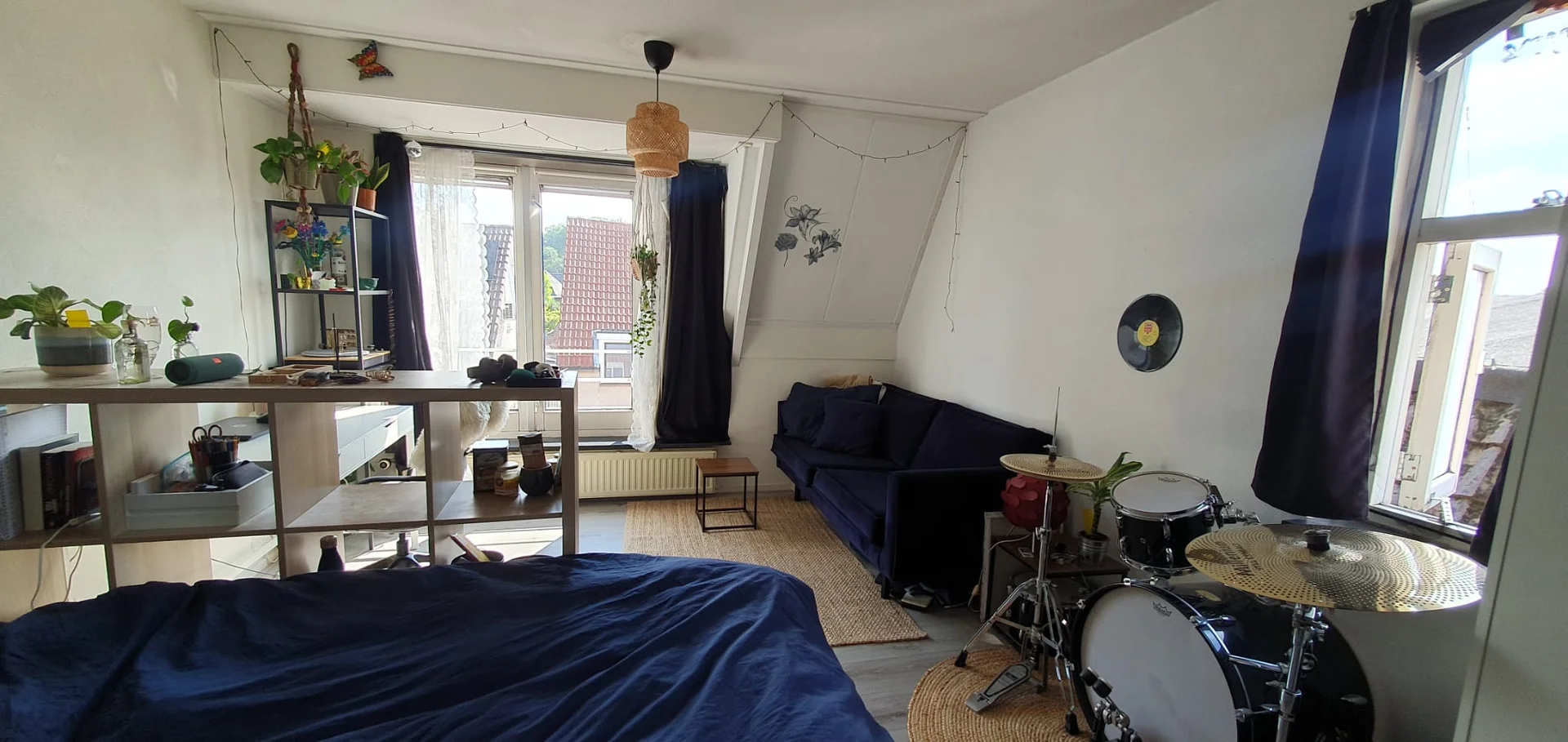 Chambre conviviale pour les étudiants dans  avec des équipements modernes