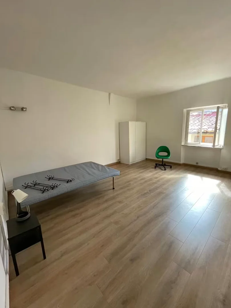 Quarto amigo do estudante em com comodidades modernas