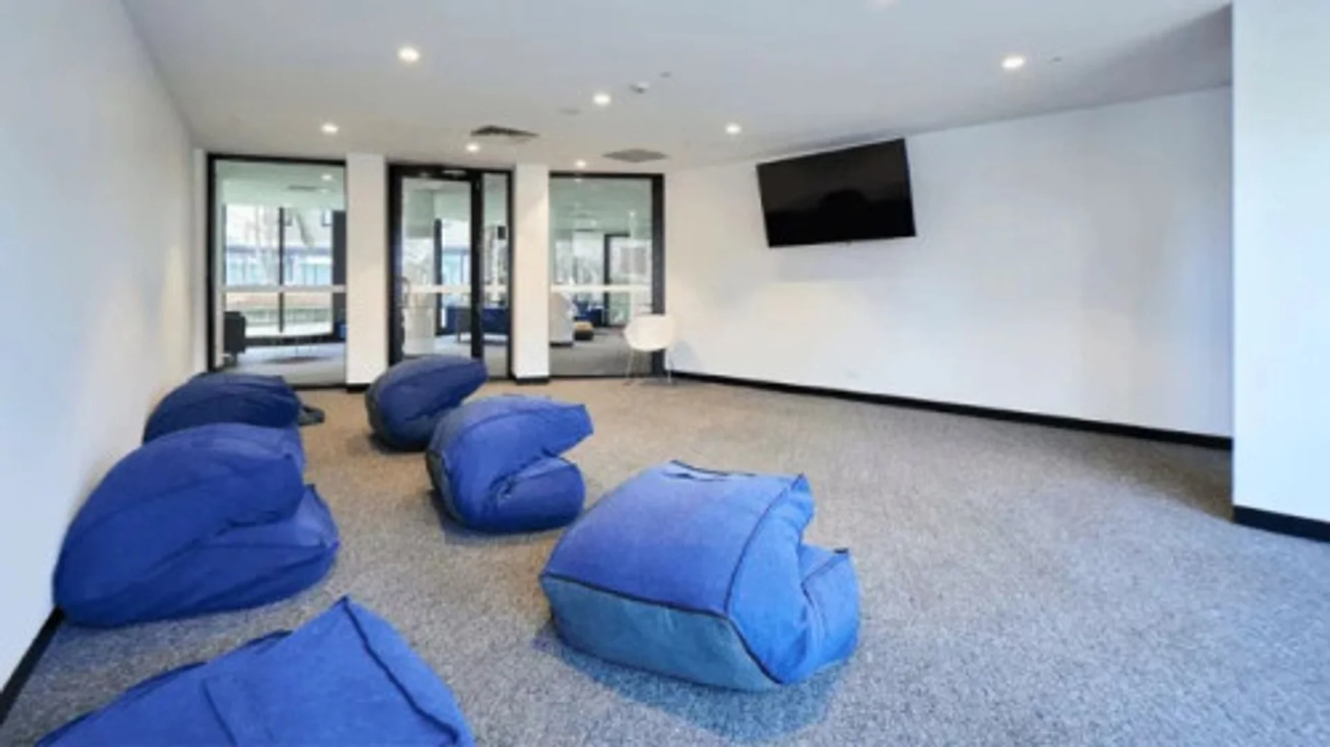 Student-friendly room in  with modern amenities