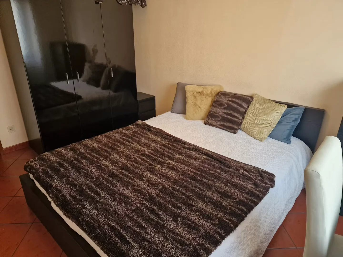 'de öğrenci dairesinde, tamamen mobilyalı kiralık oda