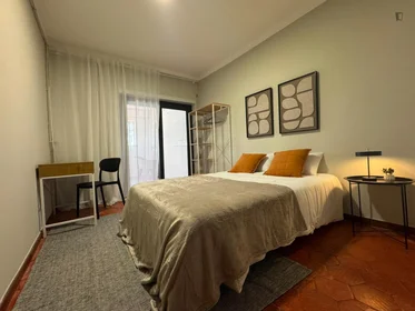 Private room at R. António Jardim, image 1 of 11