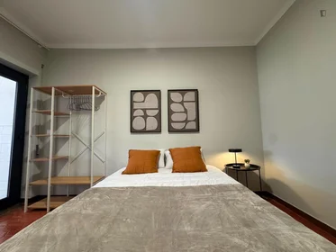 Private room at R. António Jardim, image 2 of 11