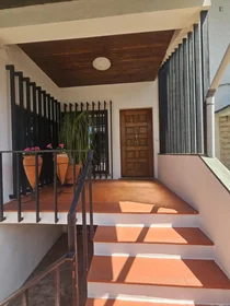 Private room at R. António Jardim, image 9 of 11