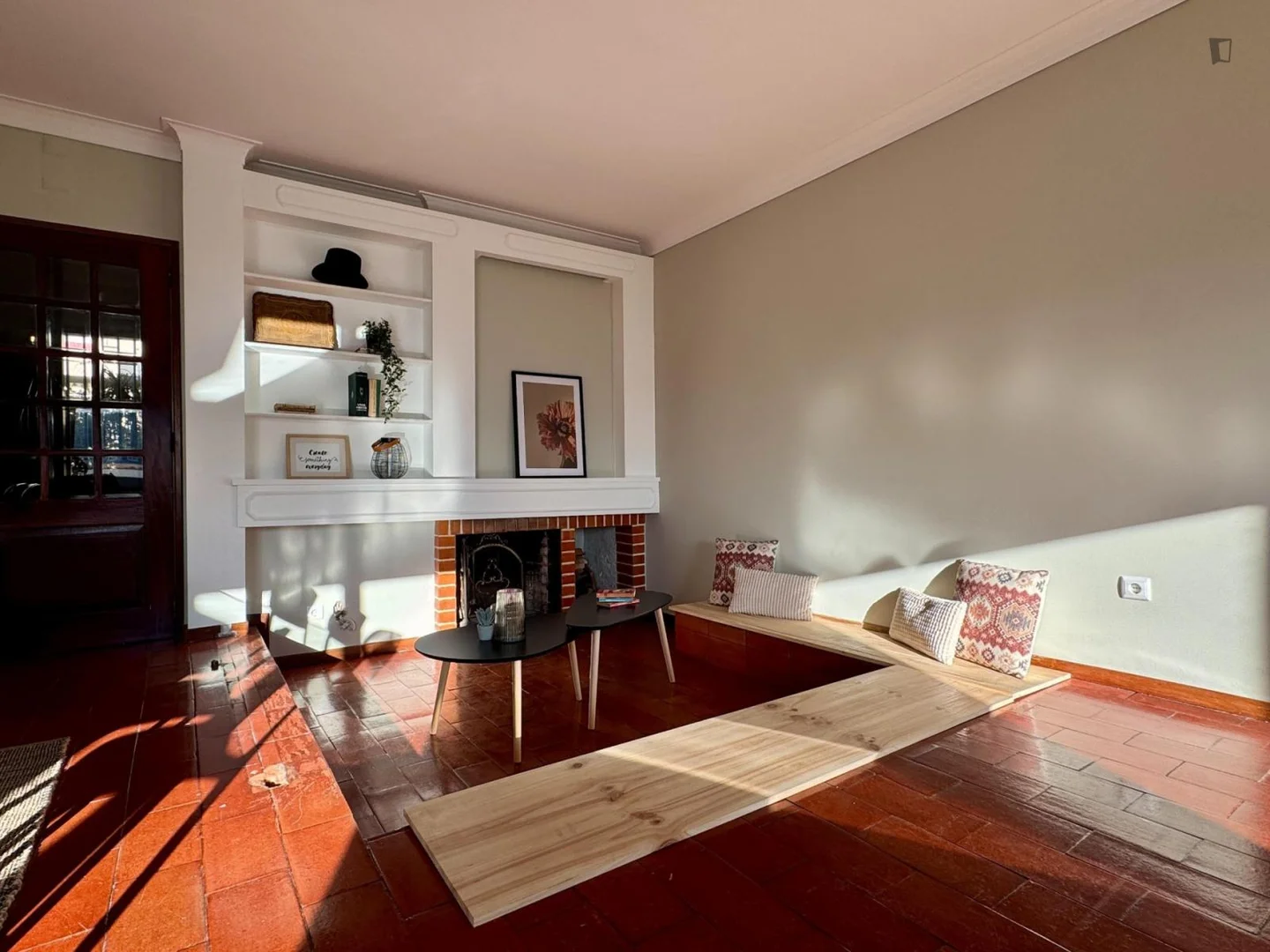 Student-friendly room in  with modern amenities