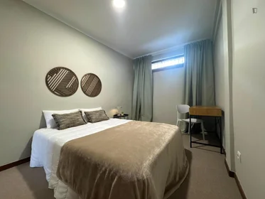 Private room at R. António Jardim, image 1 of 12