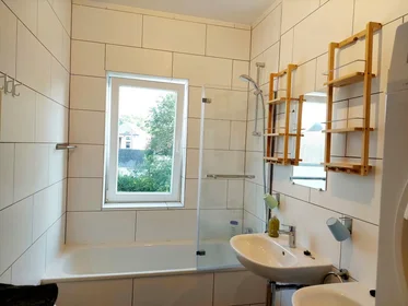 Privatzimmer in der Rue Jules Houssière, Dampremy, bild 6 von 10