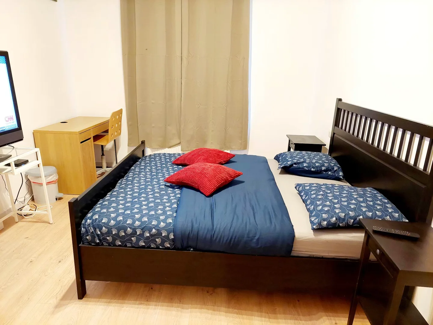 Bright and airy student room with easy university access in 
