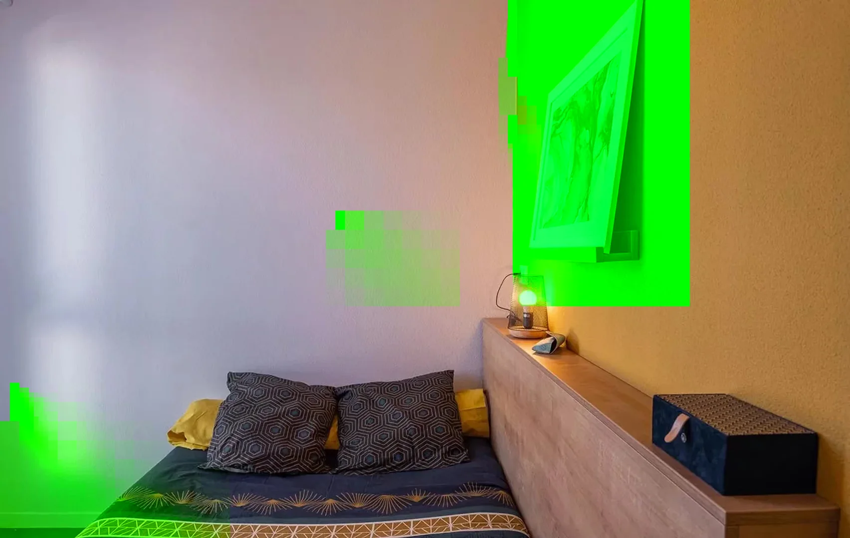 Quarto de estudante luminoso e arejado com acesso fácil à universidade em 