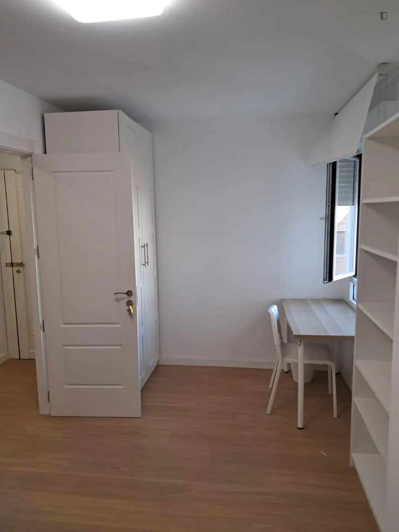 Chambre d'étudiant confortable et spacieuse dans 