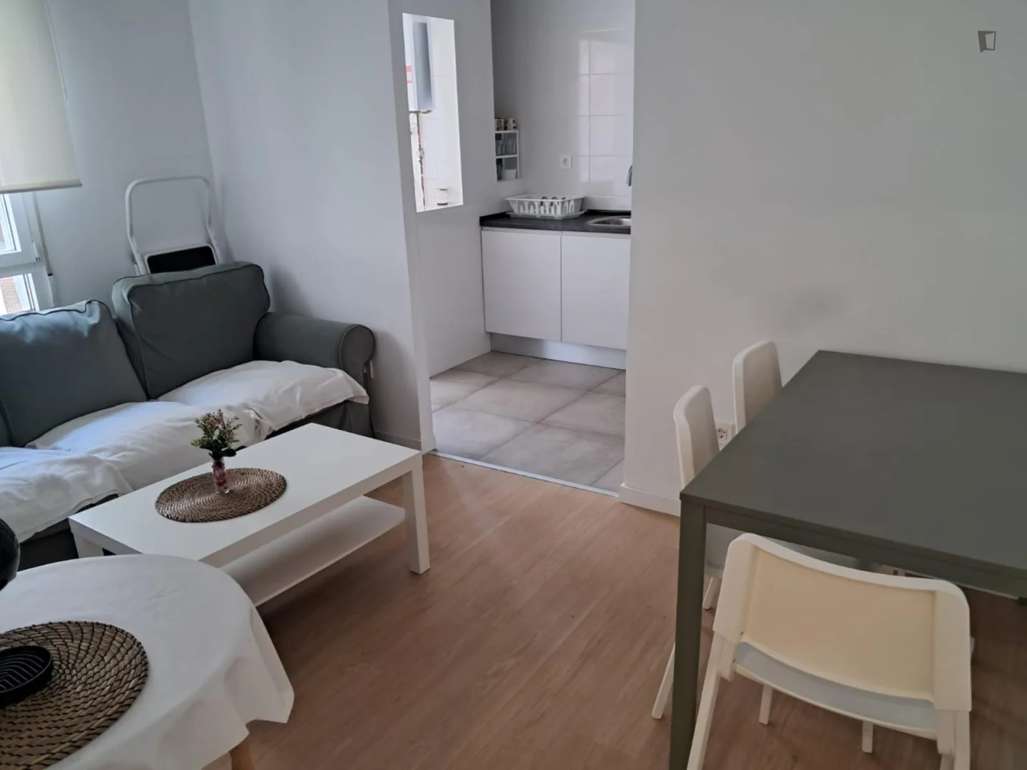 Chambre confortable pour étudiants disponible dans 