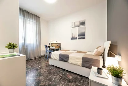 Habitación privada en Via Curzola, 3, 35135 Padova PD, Italia, imagen 4 de 33