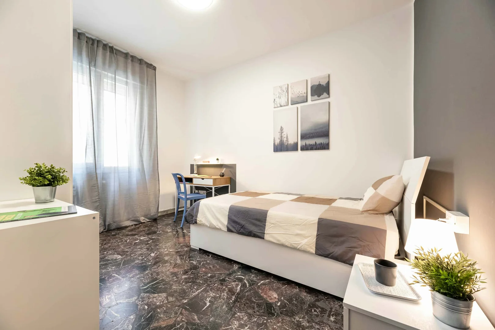 Habitación en apartamento estudiantil en alquiler en , completamente amueblado