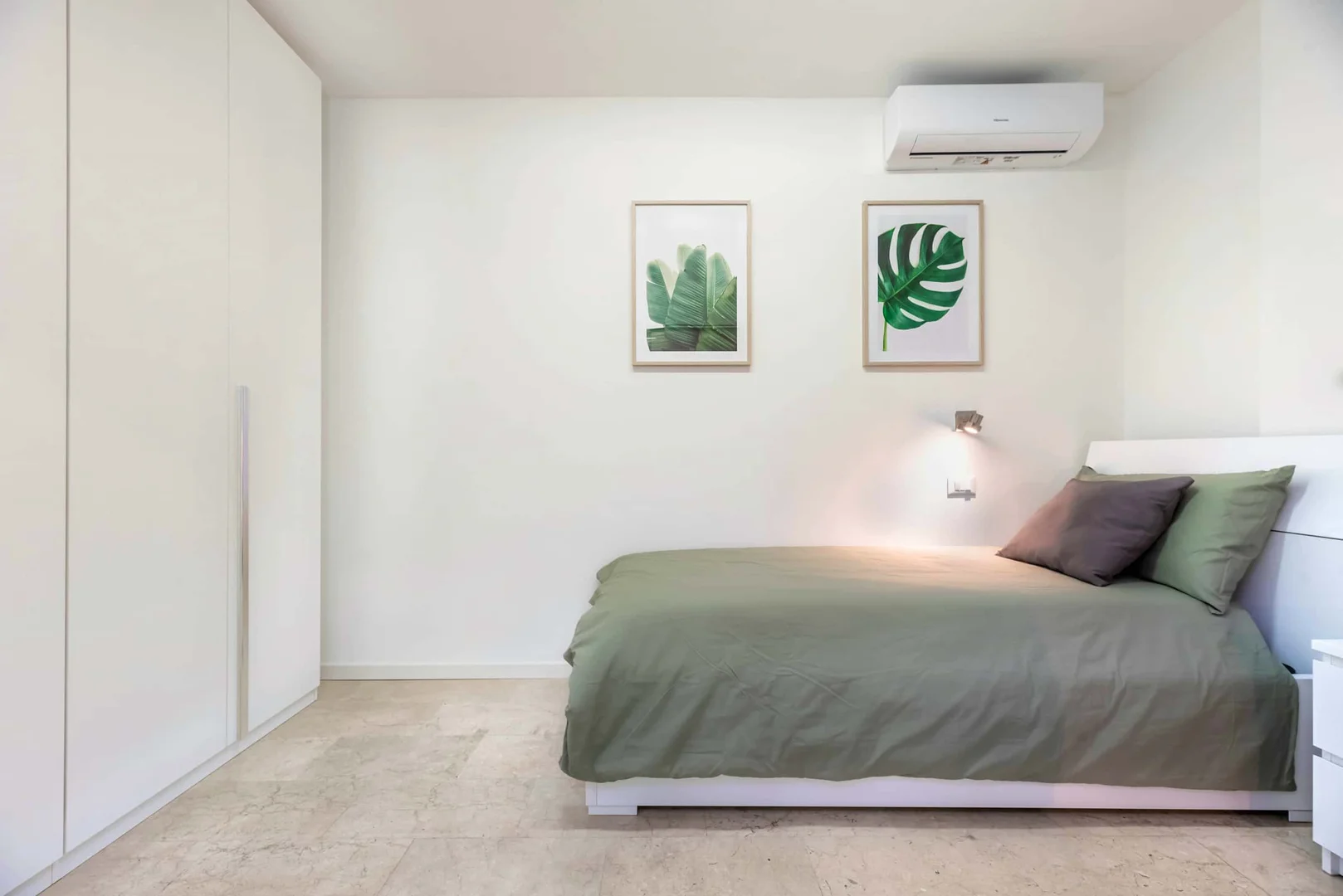 Economical student room with convenient location in
