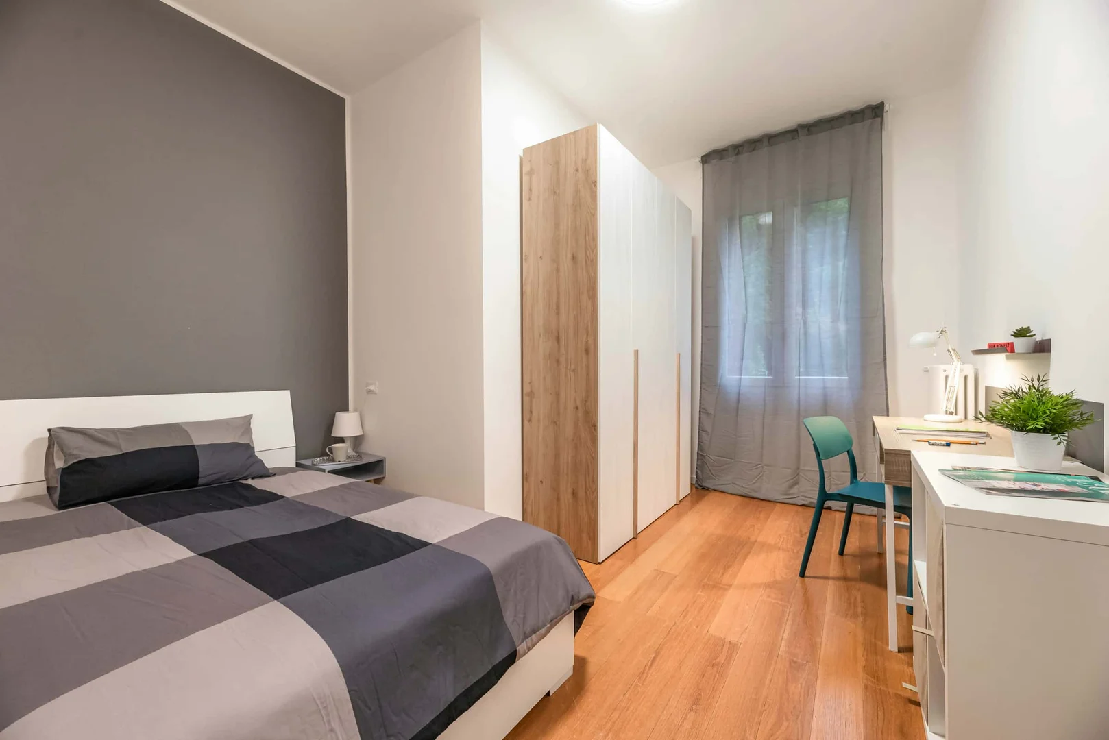 Room for rent in student apartment in , fully furnished