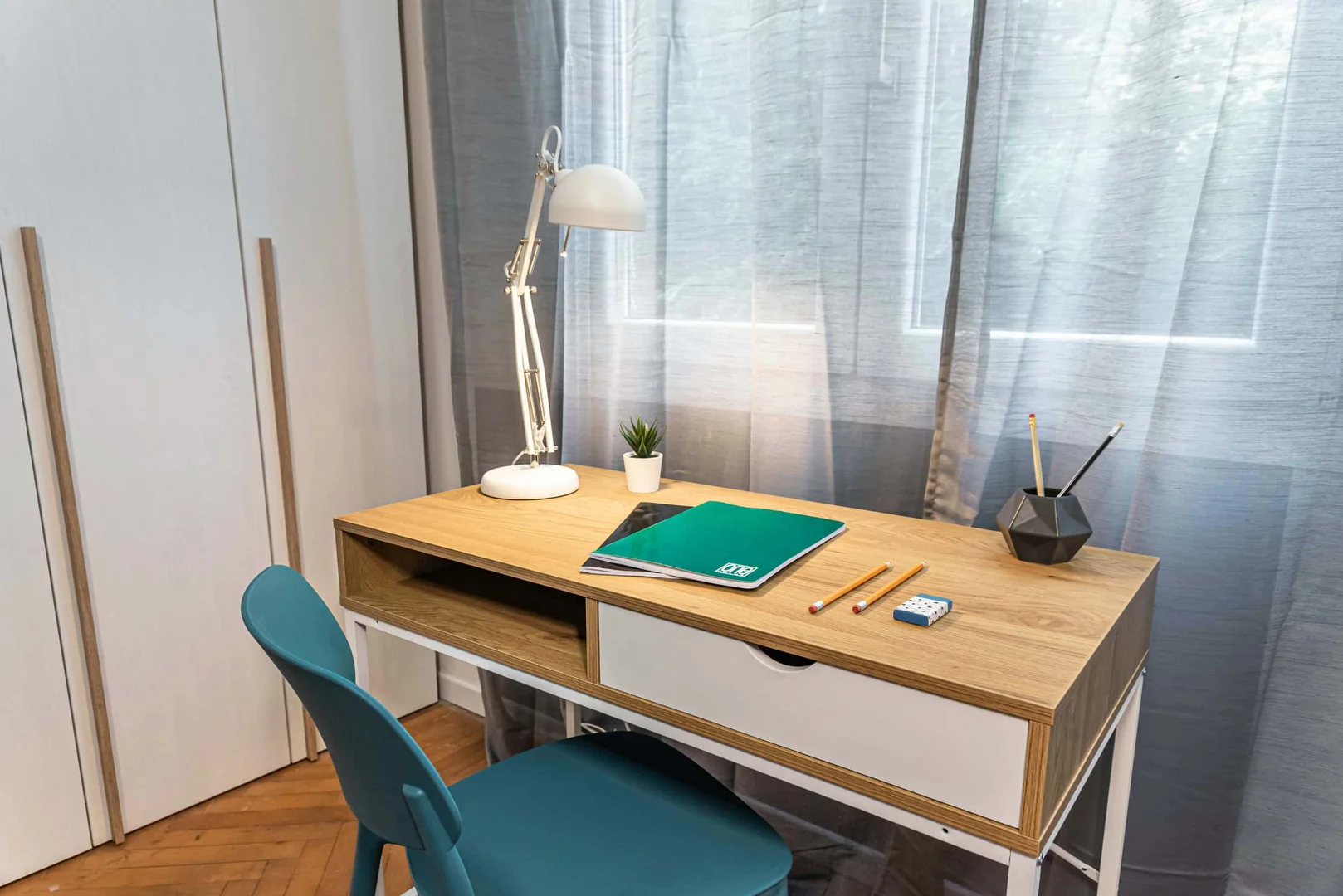 Comfortable and spacious student room in