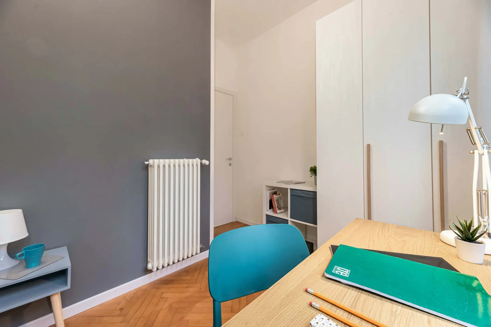 Bright and airy student room with easy university access in