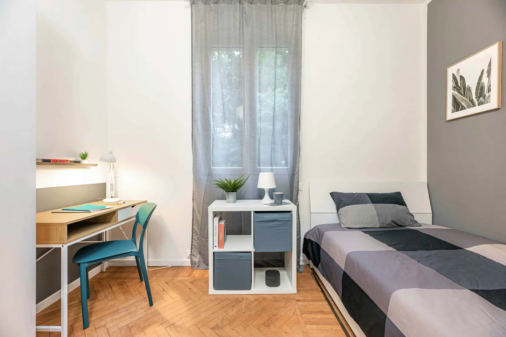 Student-friendly room in with modern amenities