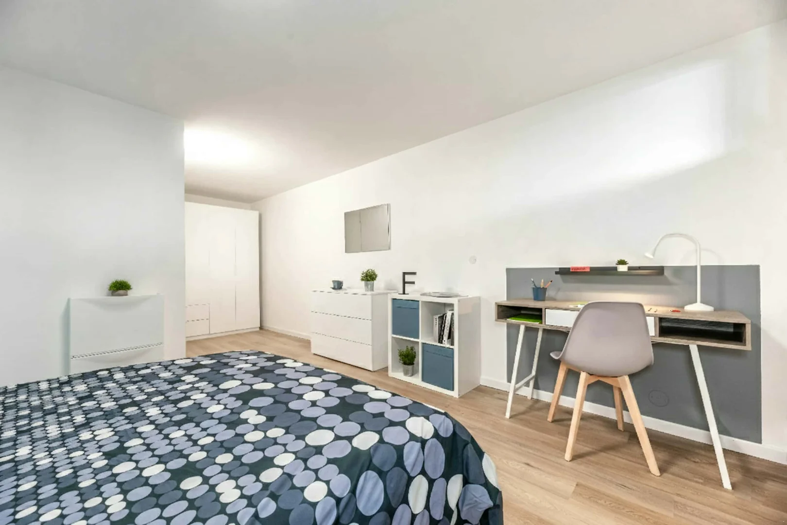 Habitación en apartamento estudiantil en alquiler en , completamente amueblado