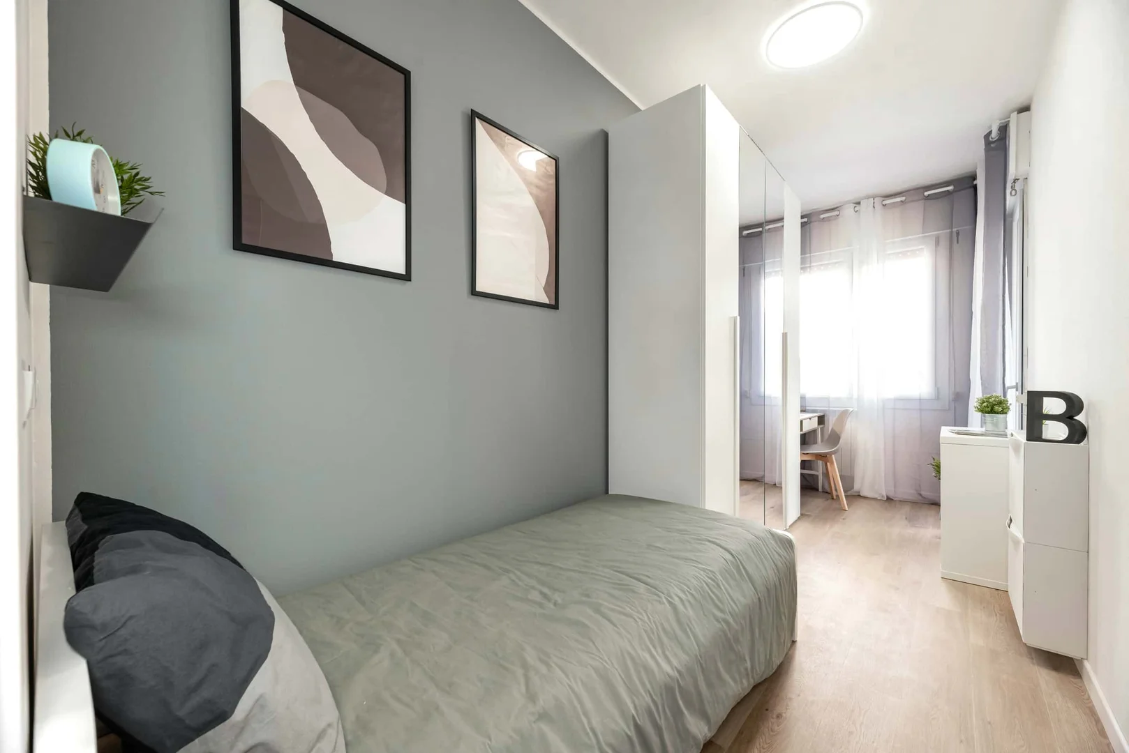 Habitación estudiantil económica con ubicación conveniente en 