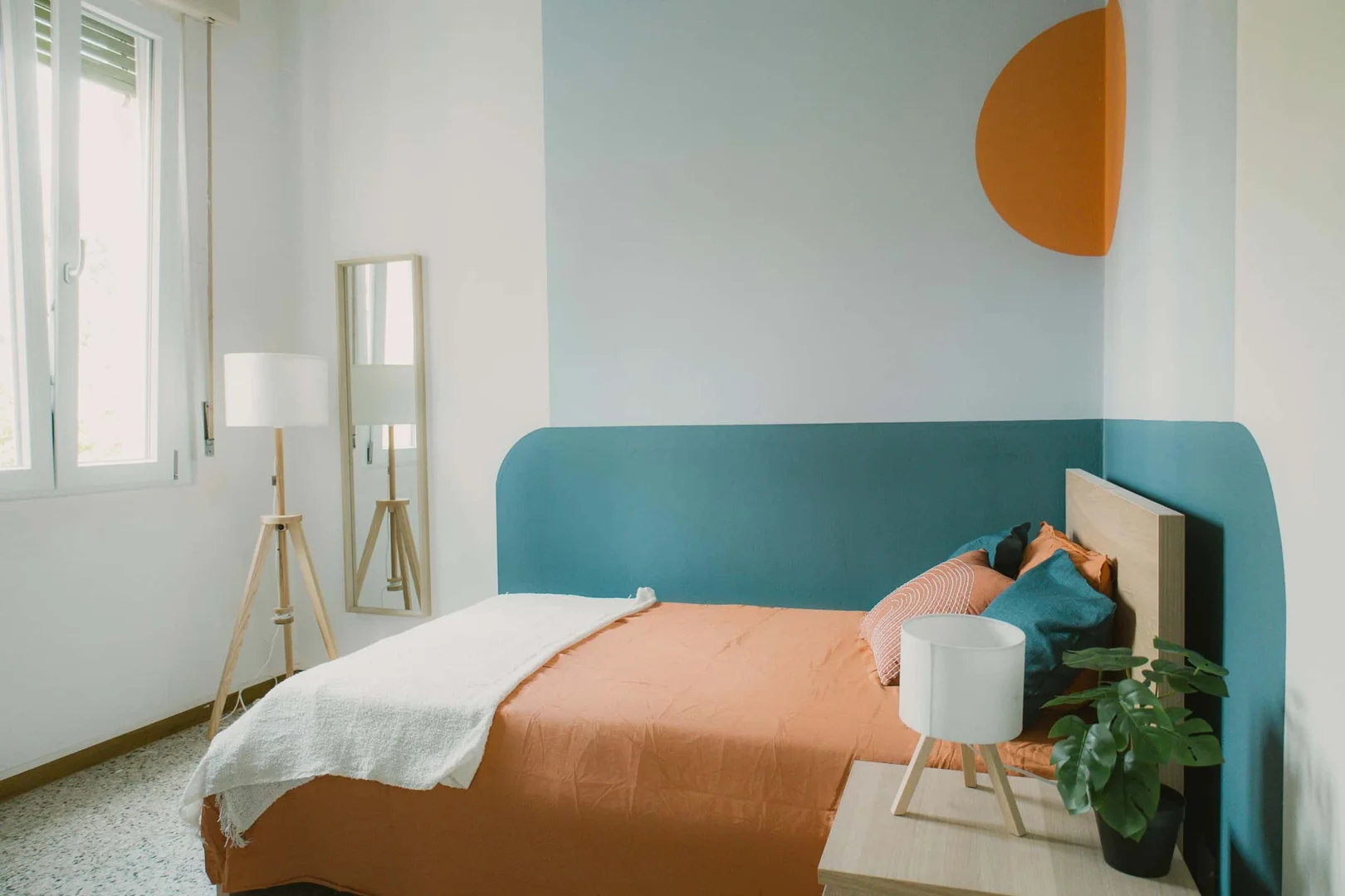 Chambre abordable pour les étudiants avec un bon éclairage dans