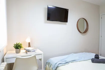 Private room at C. Volver a Empezar, 8, Puente de Vallecas, 28018 Madrid, España, image 3 of 25