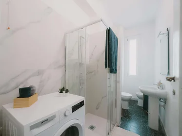 Chambre privée à Via Marsala, 64, 37128 Verona VR, Italy, image 12 de 16