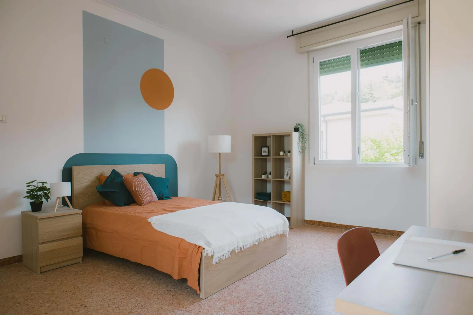 Chambre confortable pour étudiants disponible dans