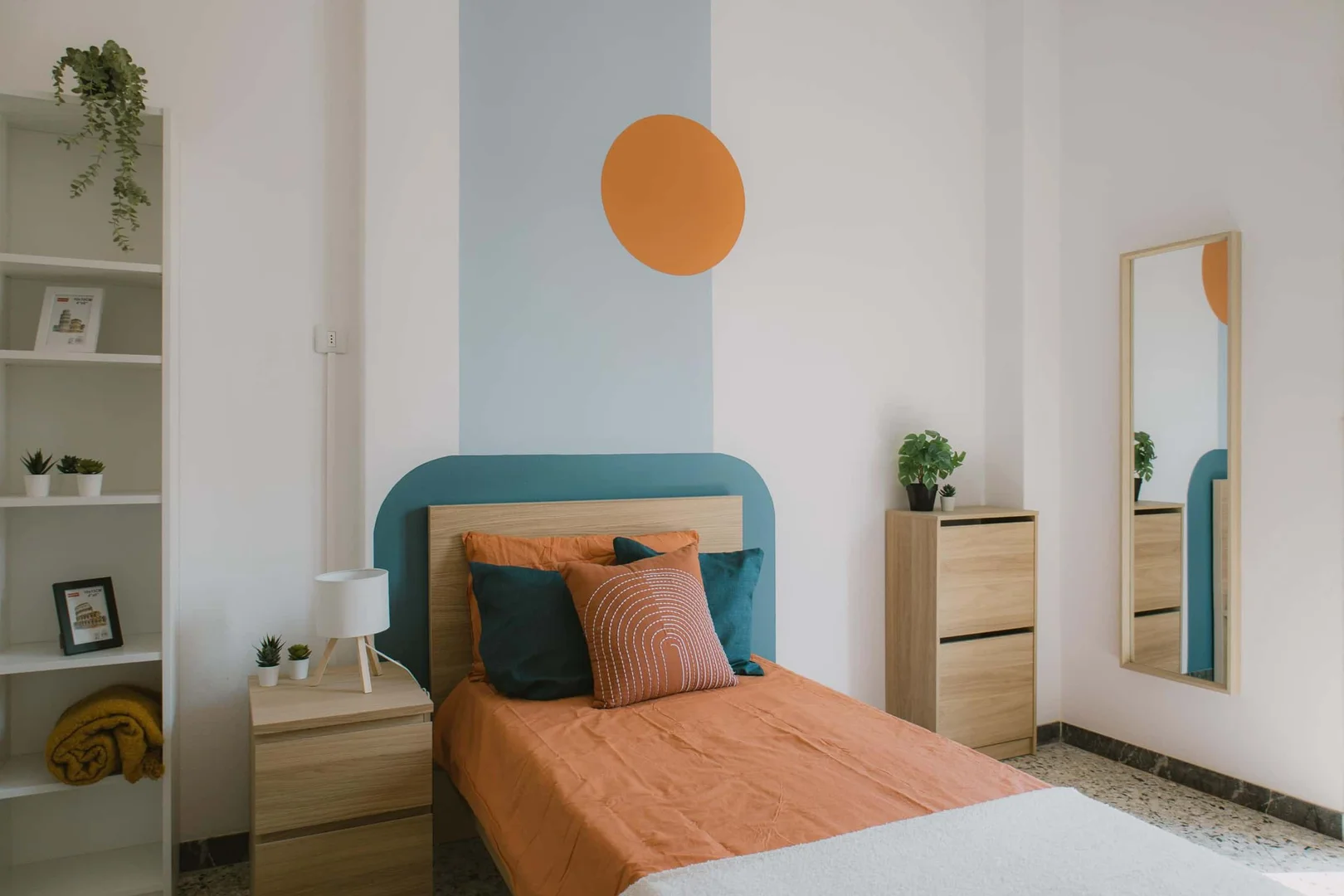 Chambre confortable pour étudiants disponible dans 